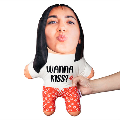 wanna-kiss-mini-me